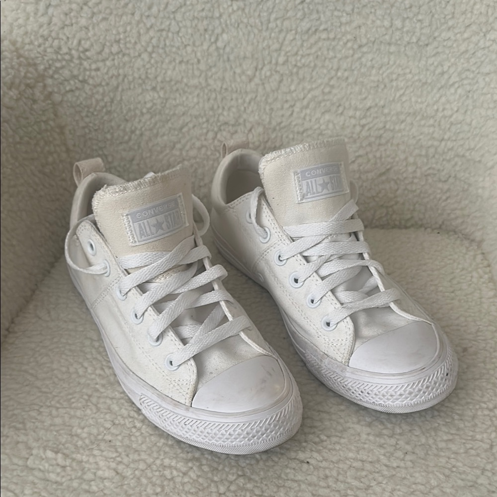 White Low top Converse Sneakers